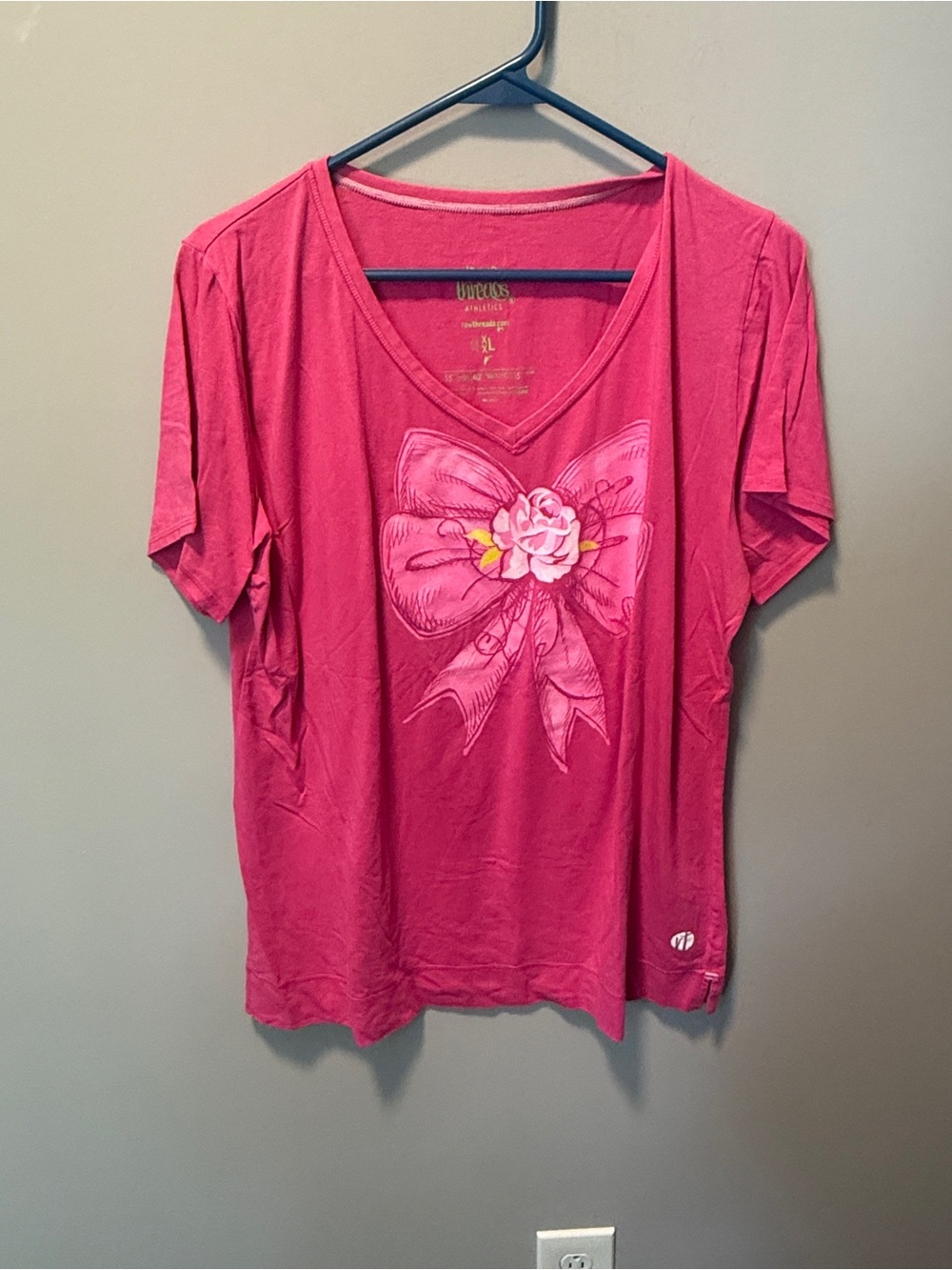Raw Threads Women's Pink V-Neck Aurora Bow Tee - XXL